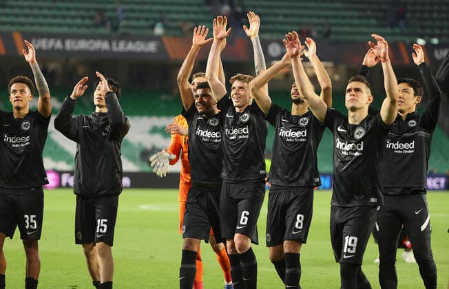 09 03 2022, Football UEFA Europa League, Real Betis Sevilla Eintracht Frankfurt, emonline, emspor, v l , Ansgar Knauff Eintracht Frankfurt , Kristijan Jakic Eintracht Frankfurt Djibril Sow Eintracht Frankfurt Rafael Borre Eintracht Frankfurt celebrate with fans DFL DFB REGULATIONS PROHIBIT ANY USE OF PHOTOGRAPHS AS IMAGE SEQUENCES AND OR QUASI VIDEO xdcx Copyright: HMBxMedia