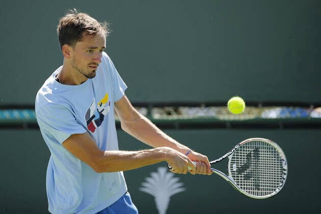 Mandatory Credit: Photo by Ella Ling Shutterstock (12841086at) Daniil Medvedev of Russia in action during practice BNP Paribas Open, Tennis, Day 1, Indian Wells Tennis Garden, California, USA - 09 Mar 2022 BNP Paribas Open, Tennis, Day 1, Indian Wells Tennis Garden, California, USA - 09 Mar 2022 Copyright: xEllaxLing Shutterstockx 12841086at