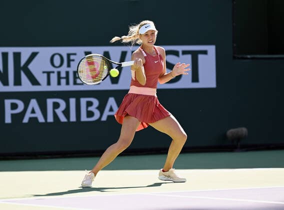 INDIAN WELLS, CA - MARCH 09: Anastasia Potapova of Russia returns the ball during the second set of a tennis match at the BNP Paribas Open played on March 9, 2022 at the Indian Wells Tennis Garden in Indian Wells, CA. (Photo by John Cordes Icon Sportswire0 TENNIS: MAR 09 BNP Paribas Open Icon506220309049