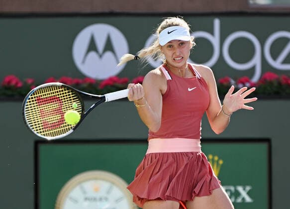 INDIAN WELLS, CA - MARCH 09: Anastasia Potapova of Russia returns the ball during the second set of a tennis match at the BNP Paribas Open played on March 9, 2022 at the Indian Wells Tennis Garden in Indian Wells, CA. (Photo by John Cordes Icon Sportswire0 TENNIS: MAR 09 BNP Paribas Open Icon506220309052