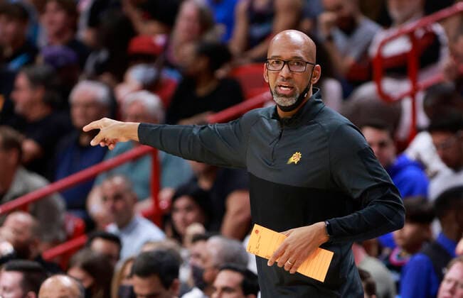 Phoenix Suns head coach Monty Williams reacts during the second half of the NBA, Basketball Herren, USA basketball game between the Miami Heat and the Phoenix Suns at FTX Arena in Miami, Florida, USA, 09 March 2022. Phoenix Suns at Miami Heat !ACHTUNG: NUR REDAKTIONELLE NUTZUNG!  Copyright: xRHONAxWISEx AME2011 20220310-ba2efe8f0822c3991332502e345fcde4768b9746