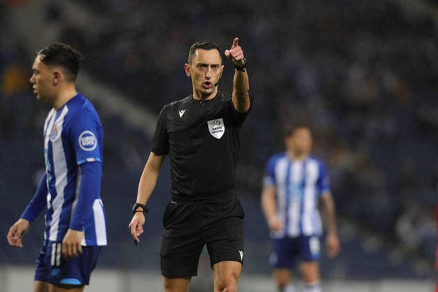 FC Porto v Olympique Lyonnais: Round of 16 Leg One - UEFA Europa League Sanchez Martinez referee during the UEFA Europa League, round of 16 - 1st leg, match between FC Porto and Olympic Lyonnais, at Dragao Stadium in Porto on March 9, 2022. Porto Portugal  Copyright: xDPIx originalFilename:oliveira-fcportov220309_np0yr.jpg