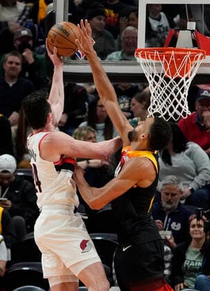 Utah Jazz center Rudy Gobert (27) blocks the shot of Portland Trail Blazers forward Drew Eubanks (24) during an NBA, Basketball Herren, USA game between Utah Jazz and Portland Trail Blazers, in Vivint Smart Home Arena in Salt Lake City, Utah, USA, 9 March 2022. Utah Jazz vs Portland Trail Blazers !ACHTUNG: NUR REDAKTIONELLE NUTZUNG!  Copyright: xGEORGExFREYx AME2049 20220310-76fcb0ff84c6c4c40e6b7352cc1734619091cd14