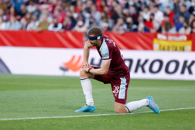 March 10, 2022, Seville, Spain: TOMAS SOUCEK of West Ham in action during the Europa League Round of 16 (1st leg) soccer match between Sevilla FC and West Ham United FC at the Ramon Sanchez Pizjuan Stadium Seville Spain - ZUMAa142 20220310_zap_a142_009 Copyright: xDanielxGonzalezxAcunax