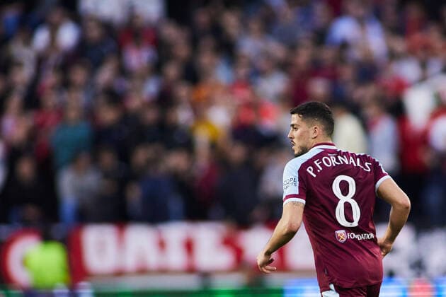 March 10, 2022, SEVILLA, SEVILLA, SPAIN: Pablo Fornals of West Ham looks on during the UEFA Europa League round of 16 match between Sevilla FC and West Ham United at Ramon Sanchez-Pizjuan stadium on March 10, 2022, in Sevilla, Spain. SEVILLA SPAIN - ZUMAa181 20220310_zaa_a181_027 Copyright: xJoaquinxCorcherox