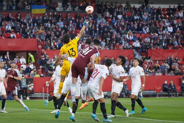 March 10, 2022, SEVILLA, SEVILLA, SPAIN: Yassine Bounou Bono of Sevilla FC in action during the UEFA Europa League round of 16 match between Sevilla FC and West Ham United at Ramon Sanchez-Pizjuan stadium on March 10, 2022, in Sevilla, Spain. SEVILLA SPAIN - ZUMAa181 20220310_zaa_a181_033 Copyright: xJoaquinxCorcherox