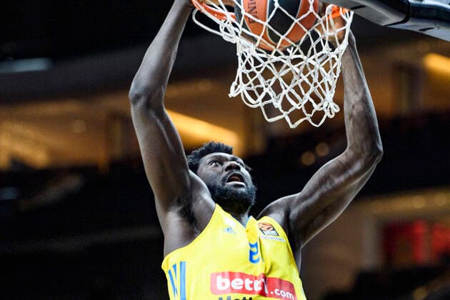 Christ Koumadje Alba Berlin, 21 , Basket, GER, Basketball, Alba Berlin vs Olympiakos Piraeus Stats Turkish Airlines EuroLeague 2021 22 , Season 2021 2022, 10 03 2022, Basketball Alba Berlin vs Olympiakos Piraeus Stats Turkish Airlines EuroLeague 2021 22 , Game, 10 03 2022, Berlin. Copyright: xEibner-Pressefoto UwexKochx EP_UKH