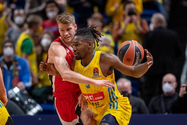 Basketball Berlin 10 03 2022 2021 2022 Euroleague Regular Season Alba Berlin Olympiakos Piraeus Jaleen Smith Alba Berlin, No 03 Thomas Walkup Piraeus, No 00