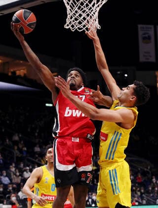 Shaquielle McKissic, Oscar da Silva action game scene duel sport basketball Euroleague EL men season 2021 2022 10 03 2022 ALBA Berlin vs Olympiakos Piraeus