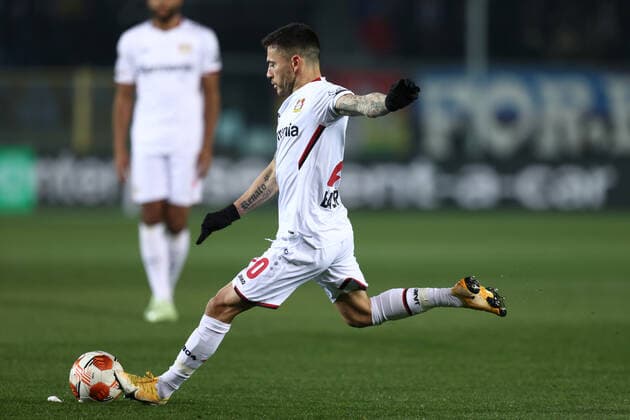 Sport Bilder des Tages March 10, 2022, Bergamo, Italy: Bergamo, Italy, Gewiss Stadium, March 10, 2022, Charles Aranguiz (Bayer 04 Leverkusen) scores his side s first goal of the match during Atalanta BC vs Bayer Leverkusen - football Europa League match. football Europa League match - Atalanta BC vs Bayer Leverkusen, Bergamo, Italy - ZUMAl164 20220310_zsa_l164_004 Copyright: xFrancescoxScaccianocex