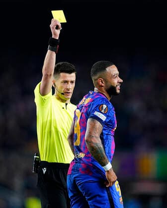 ESP: FC Barcelona, Barca v Galatasaray SK. UEFA Europa League The referee shows yellow card to Memphis Depay of FC Barcelona during the UEFA Europa League match between FC Barcelona v Galatasaray SK played at Camp Nou Stadium Stadium on March 10, 2022 in Barcelona, Spain. kpng Copyright: xSergioxRuizx xPRESSINPHOTOx PS_100322_018