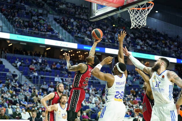 Malcolm Delaney (AX Armani Exchange Milan) shooting during Real Madrid Baloncesto vs A X Armani Exchange Milano, Basketball Euroleague Championship in Madrid, Spain, March 10 2022  Copyright: xSimonexLucarellix xipa-agency.nex xx 0