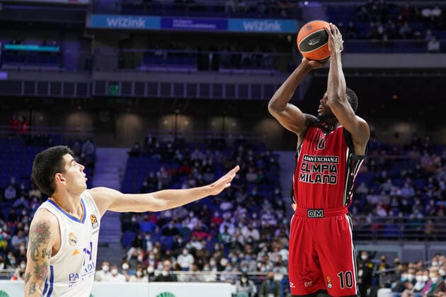 Jerian Grant (AX Armani Exchange Milan) thwarted by Gabriel Deck (Real Madrid) during Real Madrid Baloncesto vs A X Armani Exchange Milano, Basketball Euroleague Championship in Madrid, Spain, March 10 2022  Copyright: xSimonexLucarellix xipa-agency.nex xx 0