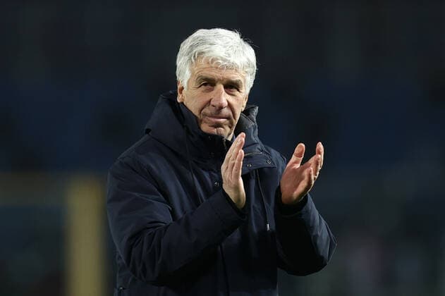 Mandatory Credit: Photo by Francesco Scaccianoce LiveMedia Shutterstock (12844052bf) Gian Piero Gasperini (Atalanta BC) greets fans football Europa League match Atalanta BC vs Bayer Leverkusen, Gewiss Stadium, Bergamo, Italy - 10 Mar 2022 football Europa League match Atalanta BC vs Bayer Leverkusen, Gewiss Stadium, Bergamo, Italy - 10 Mar 2022  Copyright: xFrancescoxScaccianoce LiveMedia Shutterstockx 12844052bf