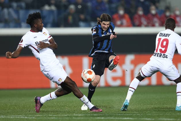Mandatory Credit: Photo by Francesco Scaccianoce LiveMedia Shutterstock (12844052bb) Hans Hateboer (Atalanta BC) shoots the ball football Europa League match Atalanta BC vs Bayer Leverkusen, Gewiss Stadium, Bergamo, Italy - 10 Mar 2022 football Europa League match Atalanta BC vs Bayer Leverkusen, Gewiss Stadium, Bergamo, Italy - 10 Mar 2022  Copyright: xFrancescoxScaccianoce LiveMedia Shutterstockx 12844052bb