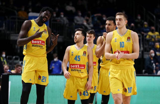 Christ Koumadje, Tamir Blatt, Johannes Thiemann, Tim Schneider action upper body upper body sports basketball Euroleague EL men season 2021 2022 10 03 2022 ALBA Berlin vs Olympiakos Piraeus