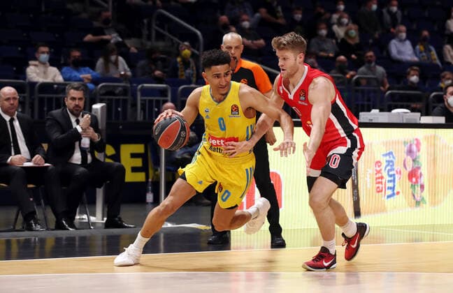 Maodo Lo, Thomas Walkup action game scene duel sports basketball Euroleague EL men season 2021 2022 10 03 2022 ALBA Berlin vs Olympiakos Piraeus