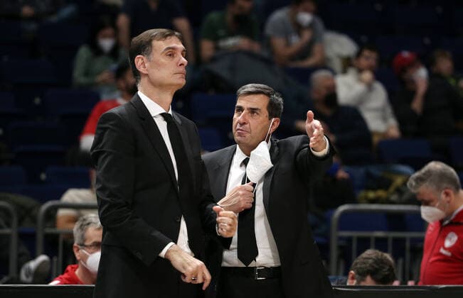 Coach Georgios Bartzokas, Co Coach Christos Pappas Sports Basketball Euroleague EL Men Season 2021 2022 10 03 2022 ALBA Berlin vs Olympiakos Piraeus