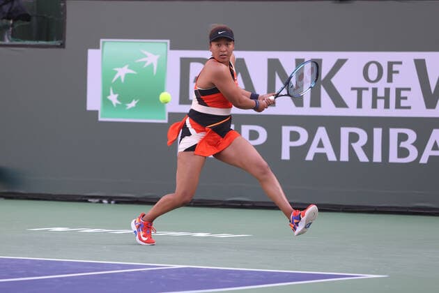 INDIAN WELLS, CA - MARCH 10: Naomi Osaka (JPN) hits a backhand during the BNP Paribas Open on March 10, 2022 at Indian Wells Tennis Garden in Indian Wells, CA. (Photo by George Walker Icon Sportswire) TENNIS: MAR 10 BNP Paribas Open Icon220310048