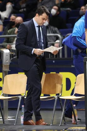 DEU, Europa League, ALBA vs Olympiacos Piraeus, 10 03 2022, Mercedes Benz Arena, Berlin, DEU, Europa League, ALBA vs Olympiacos Piraeus, in picture head coach Israel Gonzalez ALBA Berlin nordphotoxGmbHx xEngler nph00076