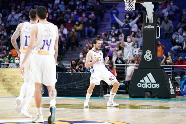 Real Madrid v AX Armani Exchange Milan - Turkish Airlines EuroLeague Sergio Llull (Real Madrid) celebrating during the Basketball Euroleague Championship Real Madrid Baloncesto vs A X Armani Exchange Milano on March 10, 2022 at the Palacio de Deportes in Madrid, Spain Madrid Spain  Copyright: xSimonexLucarellix originalFilename:livemedia-realmadr220310_np0C8.jpg