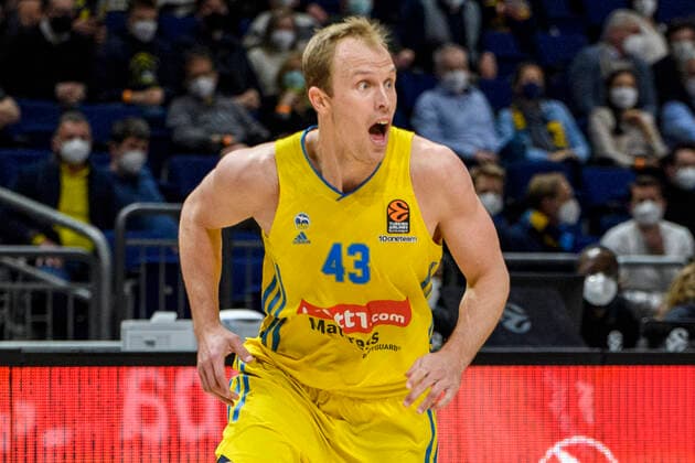 Luke Sikma Alba Berlin, 43 , punter, surprised, delighted, GER, Basketball, Alba Berlin vs Olympiakos Piraeus Stats Turkish Airlines EuroLeague 2021 22 , 2021 2022 season, 10 03 2022, Basketball Alba Berlin vs Olympiakos Piraeus Stats Turkish Airlines EuroLeague 2021 22 , game, 10 03 2022, Berlin Copyright: xEibner-Pressefoto UwexKochx EP_UKH