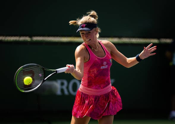 March 10, 2022, INDIAN WELLS, CALIFORNIA, UNITED STATES: Magdalena Frech of Poland in action during the first round of the 2022 BNP Paribas Open WTA, Tennis Damen 1000 tennis tournament against Mayar Sherif of Egypt INDIAN WELLS UNITED STATES - ZUMAa181 20220310_zaa_a181_109 Copyright: xRobxPrangex
