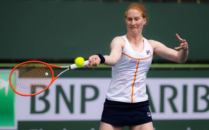 March 10, 2022, INDIAN WELLS, CALIFORNIA, UNITED STATES: Alison Van Uytvanck of Belgium in action during the first round of the 2022 BNP Paribas Open WTA, Tennis Damen 1000 tennis tournament against Dalma Galfi of Hungary INDIAN WELLS UNITED STATES - ZUMAa181 20220310_zaa_a181_111 Copyright: xRobxPrangex