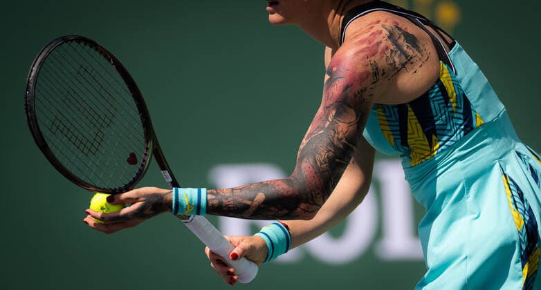 March 10, 2022, INDIAN WELLS, CALIFORNIA, UNITED STATES: Tereza Martincova of the Czech Republic in action during the first round of the 2022 BNP Paribas Open WTA, Tennis Damen 1000 tennis tournament against Heather Watson of Great Britain INDIAN WELLS UNITED STATES - ZUMAa181 20220310_zaa_a181_117 Copyright: xRobxPrangex