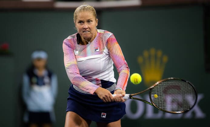 March 10, 2022, INDIAN WELLS, CALIFORNIA, UNITED STATES: Shelby Rogers of the United States in action during the first round of the 2022 BNP Paribas Open WTA, Tennis Damen 1000 tennis tournament against Nuria Parrizas Diaz of Spain INDIAN WELLS UNITED STATES - ZUMAa181 20220310_zaa_a181_163 Copyright: xRobxPrangex