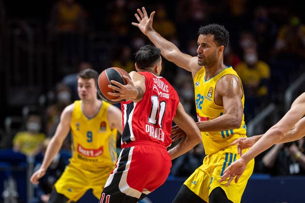 Basketball Berlin 10 03 2022 2021 2022 Euroleague Regular Season Alba Berlin Olympiakos Piraeus Kostas Sloukas Piraeus, No 11 Johannes Thiemann Alba Berlin, No 32