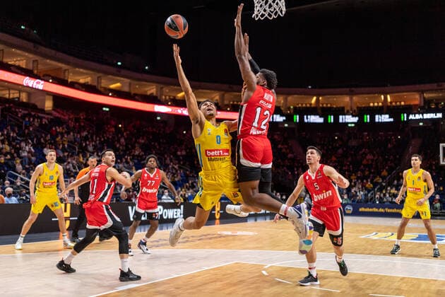 Basketball Berlin 10 03 2022 2021 2022 Euroleague Regular Season Alba Berlin Olympiakos Piraeus Maodo Lo Alba Berlin, No 00 Hassan Martin Piraeus, No 12 Kostas Sloukas Piraeus, No 11 Giannoulis Larentzakis Piraeus, No 05