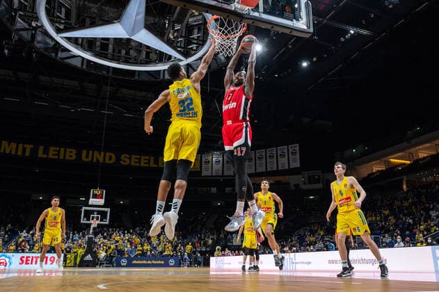 Basketball Berlin 10 03 2022 Euroleague Regular Season 2021 2022 Alba Berlin Olympiakos Piraeus Livio Jean Charles Piraeus, No 17 Johannes Thiemann Alba Berlin, No 32