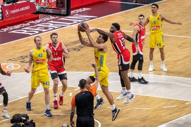 Basketball Berlin 10 03 2022 2021 2022 Euroleague Regular Season Alba Berlin Olympiakos Piraeus Oscar Da Silva Alba Berlin, No 01 Hassan Martin Piraeus, No 12