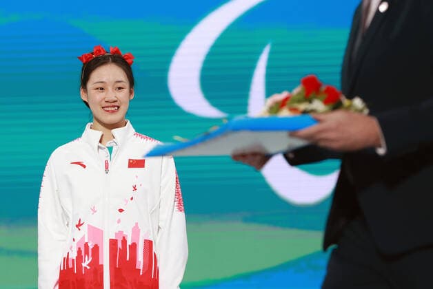 (220311) -- BEIJING, March 11, 2022 -- Gold medalist Zhang Mengqiu of China is seen during the awarding ceremony for the Para Alpine Skiing Women s Giant Slalom Standing of Beijing 2022 Paralympic Winter games, Winterspiele,Spiele, Summer games at Yanqing Medals Plaza in Yanqing District, Beijing, capital of China, March 11, 2022. ) (SP)CHINA-BEIJING-WINTER PARALYMPICS-PARA ALPINE SKIING-WOMEN S GIANT SLALOM-AWARDING CEREMONY(CN) LuoxYuan 