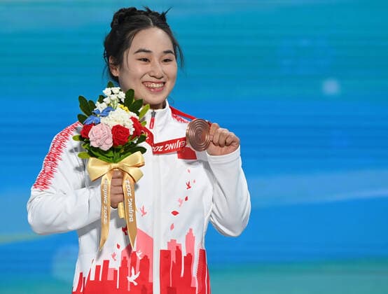 (220311) -- BEIJING, March 11, 2022 -- Bronze medalist Zhang Wenjing of China reacts during the awarding ceremony for the Para Alpine Skiing Women s Giant Slalom Sitting event of Beijing 2022 Paralympic Winter games, Winterspiele,Spiele, Summer games at Yanqing Medals Plaza in Yanqing District, Beijing, capital of China, March 11, 2022. ) (SP)CHINA-BEIJING-WINTER PARALYMPICS-PARA ALPINE SKIING-WOMEN S GIANT SLALOM-AWARDING CEREMONY(CN) LixJianan 