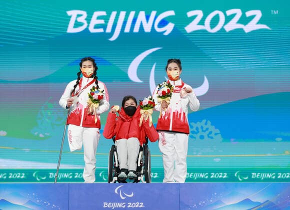 (220311) -- BEIJING, March 11, 2022 -- Gold Medalist Muraoka Momoka (C) of Japan, silver medalist Liu Sitong (L) of China and bronze medalist Zhang Wenjing of China react during the awarding ceremony for the Para Alpine Skiing Women s Giant Slalom Sitting event of Beijing 2022 Paralympic Winter games, Winterspiele,Spiele, Summer games at Yanqing Medals Plaza in Yanqing District, Beijing, capital of China, March 11, 2022. ) (SP)CHINA-BEIJING-WINTER PARALYMPICS-PARA ALPINE SKIING-WOMEN S GIANT SLALOM-AWARDING CEREMONY(CN) LuoxYuan
