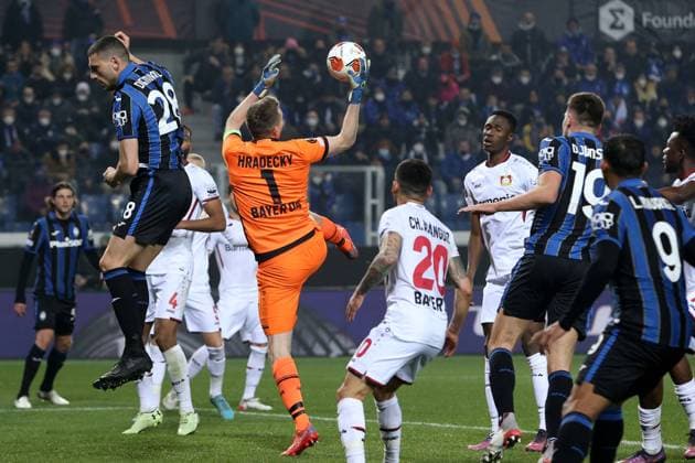 March 10, 2022, Bergamo, Italy: Bergamo, Italy, Gewiss Stadium, March 10, 2022, Lukas Hradecky (Bayer 04 Leverkusen) in action during Atalanta BC vs Bayer Leverkusen - football Europa League match. football Europa League match - Atalanta BC vs Bayer Leverkusen, Bergamo, Italy  - ZUMAl164 20220310_zsa_l164_176 Copyright: xFrancescoxScaccianocex