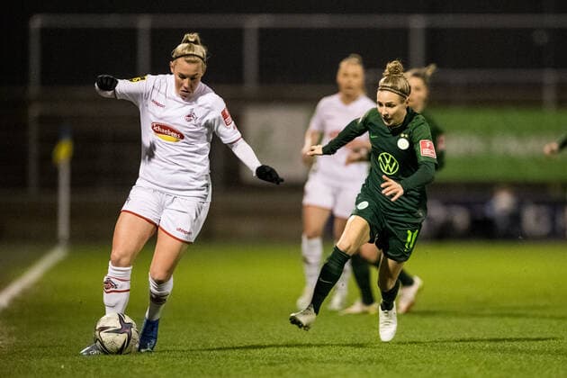 FLYERALARM Women Football Bundesliga, 1 FC Koeln VfL Wolfsburg 11 03 2022 Marith Mueller Priessen 4, 1 FC Koeln , Svenja Huth 10, VfL Wolfsburg FLYERALARM Women Football Bundesliga, 1 FC Koeln VfL Wolfsburg, Koeln, Geissbockheim DFB REGULATIONS PROHIBIT ANY USE OF PHOTOGRAPHS AS IMAGE SEQUENCES AND OR QUASI VIDEO Copyright: xBEAUTIFULxSPORTS Wunderlx