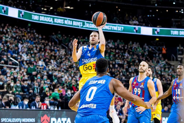 2022-03-11 Kaunas Lithuania. Zalgiris Kaunas plays Euroleague game vs Barcelona in Zalgiris arena on 11 of March 2022. Instead of traditional green white, Lithuanian players are dressed in blue yellow shirts supporting Ukraine s fight against Russian invasion. Lukas Lekavicius A16I9829  Copyright: xRokasxLukoseviciusx Euroleague basketball