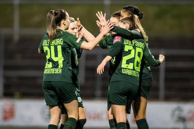 FLYERALARM Women Football Bundesliga, 1 FC Koeln VfL Wolfsburg 11 03 2022 Cheer to 0 1 by Sveindis Jonsdottir 32, VfL Wolfsburg FLYERALARM Women Football Bundesliga, 1 FC Koeln VfL Wolfsburg, Koeln, Geissbockheim DFB REGULATIONS PROHIBIT ANY USE OF PHOTOGRAPHS AS IMAGE SEQUENCES AND OR QUASI VIDEO Copyright: xBEAUTIFULxSPORTS Wunderlx