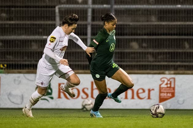FLYERALARM Women Football Bundesliga, 1 FC Koeln VfL Wolfsburg 11 03 2022 Sabrina Horvat 3, 1 FC Koeln , Sveindis Jonsdottir 32, VfL Wolfsburg FLYERALARM Women Football Bundesliga, 1 FC Koeln VfL Wolfsburg, Koeln, Geissbockheim DFB REGULATIONS PROHIBIT ANY USE OF PHOTOGRAPHS AS IMAGE SEQUENCES AND OR QUASI VIDEO Copyright: xBEAUTIFULxSPORTS Wunderlx