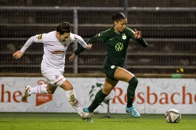 FLYERALARM Women Football Bundesliga, 1 FC Koeln VfL Wolfsburg 11 03 2022 Sabrina Horvat 3, 1 FC Koeln , Sveindis Jonsdottir 32, VfL Wolfsburg FLYERALARM Women Football Bundesliga, 1 FC Koeln VfL Wolfsburg, Koeln, Geissbockheim DFB REGULATIONS PROHIBIT ANY USE OF PHOTOGRAPHS AS IMAGE SEQUENCES AND OR QUASI VIDEO Copyright: xBEAUTIFULxSPORTS Wunderlx