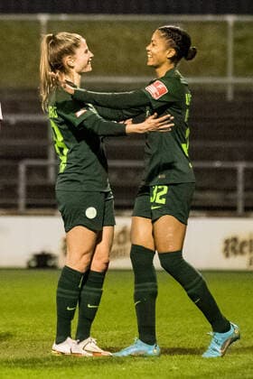 FLYERALARM Women Football Bundesliga, 1 FC Koeln VfL Wolfsburg 11 03 2022 Cheers to 0 2 by Sveindis Jonsdottir 32, VfL Wolfsburg FLYERALARM Women Football Bundesliga, 1 FC Koeln VfL Wolfsburg, Koeln, Geissbockheim DFB REGULATIONS PROHIBIT ANY USE OF PHOTOGRAPHS AS IMAGE SEQUENCES AND OR QUASI VIDEO Copyright: xBEAUTIFULxSPORTS Wunderlx