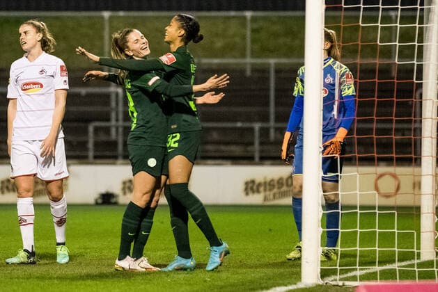 FLYERALARM Women Football Bundesliga, 1 FC Koeln VfL Wolfsburg 11 03 2022 Cheers to 0 2 by Sveindis Jonsdottir 32, VfL Wolfsburg FLYERALARM Women Football Bundesliga, 1 FC Koeln VfL Wolfsburg, Koeln, Geissbockheim DFB REGULATIONS PROHIBIT ANY USE OF PHOTOGRAPHS AS IMAGE SEQUENCES AND OR QUASI VIDEO Copyright: xBEAUTIFULxSPORTS Wunderlx