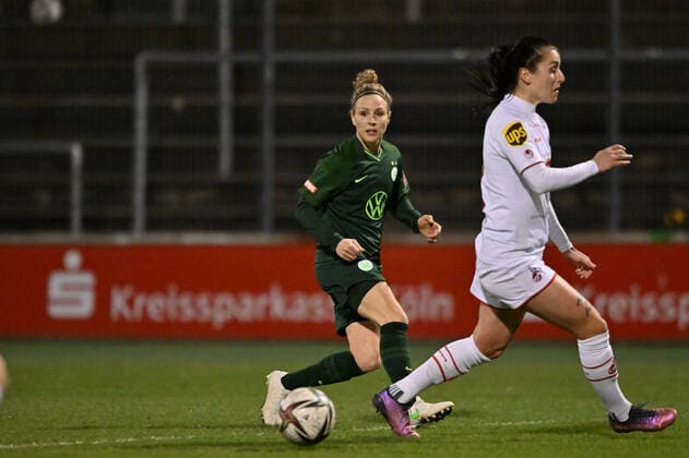 Svenja Huth VfL Wolfsburg, 10 plays the ball inside, 11 03 2022, Cologne Germany , Football, Flyeralarm Frauen Bundesliga, 1 FC Köln VFL Wolfsburg xmkx