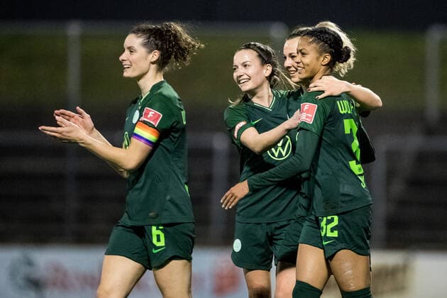 FLYERALARM Women Football Bundesliga, 1 FC Koeln VfL Wolfsburg 11 03 2022 Cheers to 0 2 by Sveindis Jonsdottir 32, VfL Wolfsburg FLYERALARM Women Football Bundesliga, 1 FC Koeln VfL Wolfsburg, Koeln, Geissbockheim DFB REGULATIONS PROHIBIT ANY USE OF PHOTOGRAPHS AS IMAGE SEQUENCES AND OR QUASI VIDEO Copyright: xBEAUTIFULxSPORTS Wunderlx
