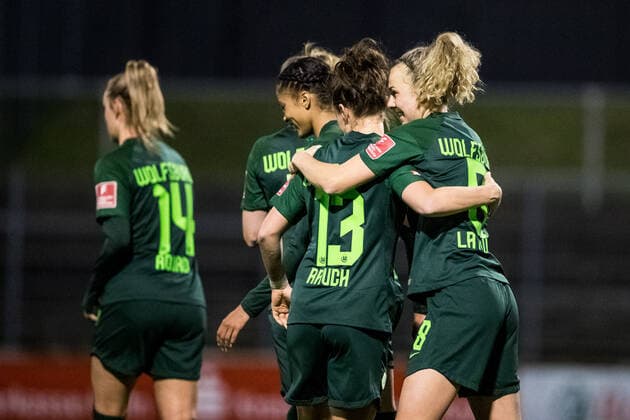 FLYERALARM Women Football Bundesliga, 1 FC Koeln VfL Wolfsburg 11 03 2022 Cheers to 0 2 by Sveindis Jonsdottir 32, VfL Wolfsburg FLYERALARM Women Football Bundesliga, 1 FC Koeln VfL Wolfsburg, Koeln, Geissbockheim DFB REGULATIONS PROHIBIT ANY USE OF PHOTOGRAPHS AS IMAGE SEQUENCES AND OR QUASI VIDEO Copyright: xBEAUTIFULxSPORTS Wunderlx