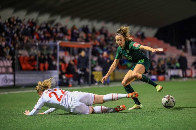 Flyeralarm Frauen Bundesliga 2021 2022, 1 FC Köln VFL Wolfsburg Amber Barrett FC, 22 , Joelle Wedemeyer VfL, 24 Köln Franz Kremer Stadion, Rasenplatz Nordrhein Westfalen Germany