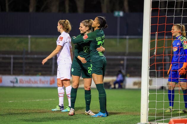 Flyeralarm Frauen Bundesliga 2021 2022, 1 FC Köln VFL Wolfsburg goal celebration after 2 0 by Sveindis Jonsdottir VfL, 32 with Tabea Waßmuth VfL, 28 Köln Franz Kremer Stadion, grass pitch North Rhine Westphalia Germany